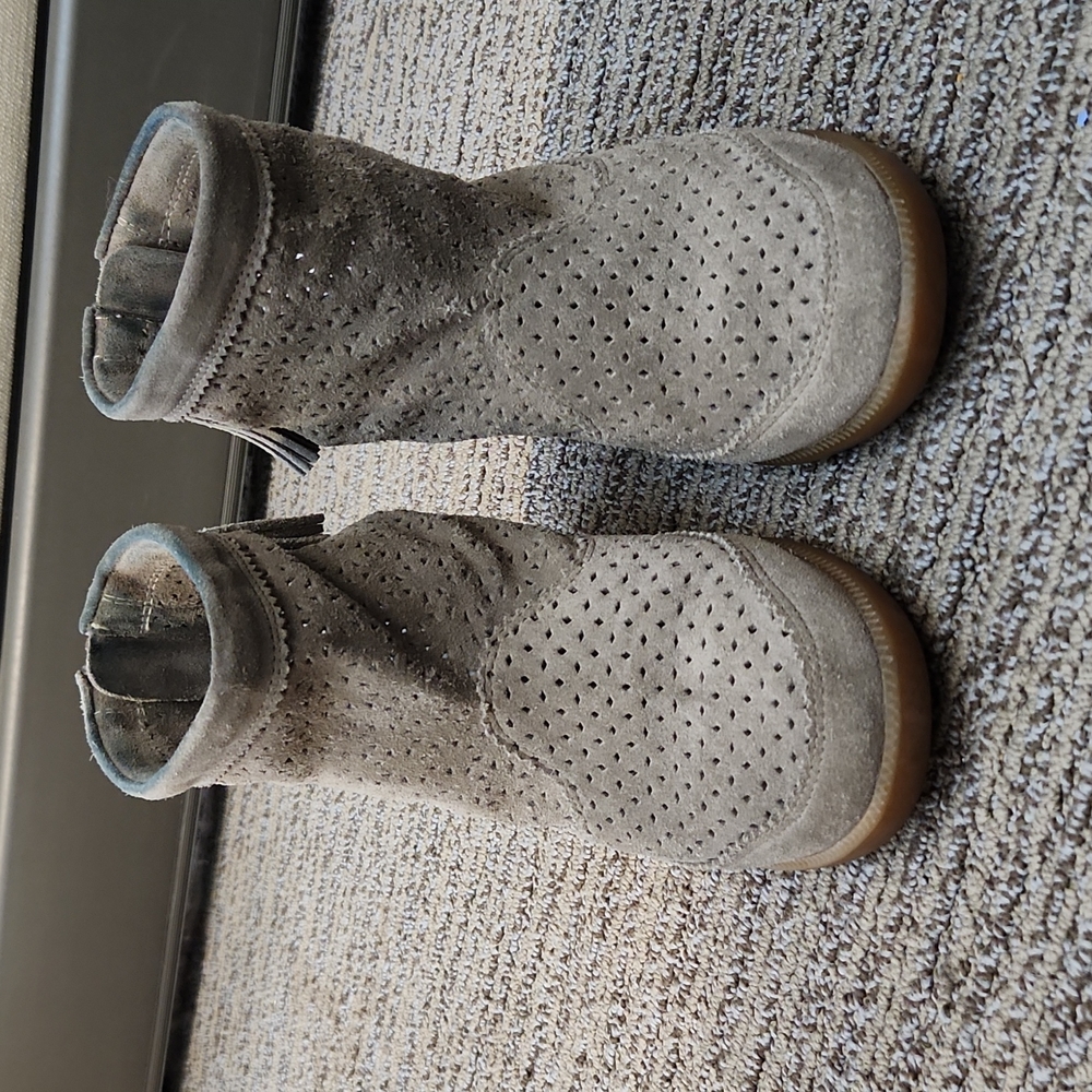 Isabel Marant Bealay Suede Booties - Picture 2 of 16